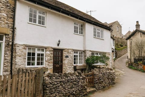 Property building, Day, Landmark view