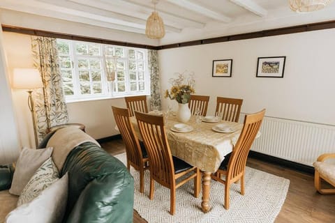 CLIFFE COTTAGE - Countryside Cottage in Castleton, Peak District National Park House in Castleton