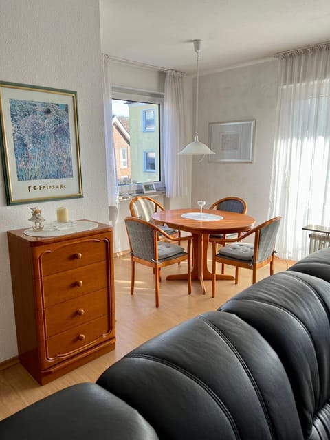 Lichtdurchflutete große Wohnung Apartment in Wuppertal