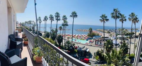 Property building, Summer, Balcony/Terrace, City view, Sea view