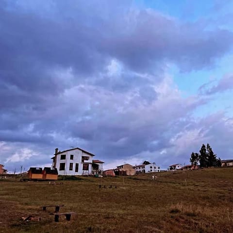 Hospedaje Guatavita cabaña tippie Nature lodge in Guatavita