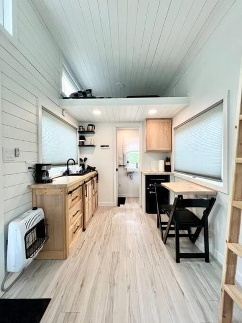 Delightful 1-bedroom modern tiny home Haus in Buckhead