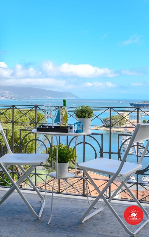 Natural landscape, Balcony/Terrace, Dining area, Sea view
