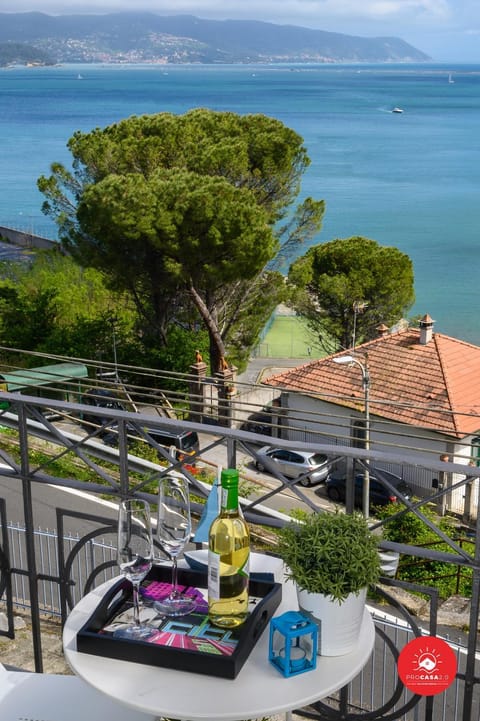 View (from property/room), Balcony/Terrace, Dining area, Sea view