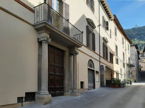 Property building, Neighbourhood