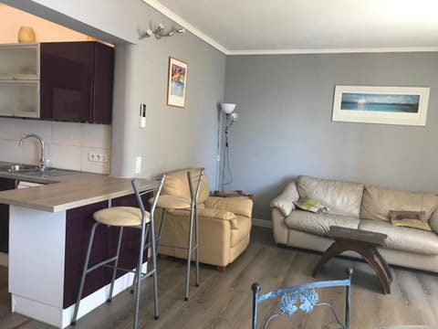 Appartement entier 3 pièces face au port Apartment in Antibes