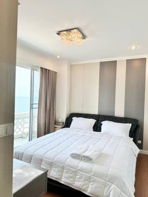 บ้านชายทะเล ที่พักติดทะเล ระยอง หาดแสงจันทร์ Apartment in Rayong, Mueang Rayong District, Rayong, Thailand