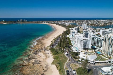 300m to beach*Pets allowed*Boho Beach Shack Apartment in Maroochydore