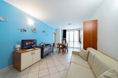 Living room, Photo of the whole room, Dining area, Lunch, stove