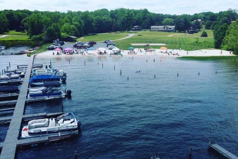 Lake Getaway (paddle boards included) House in Lake Anna