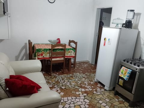 Quarto e cozinha aconchegante perto do Expo São Paulo e Metrô Jabaquara House in São Bernardo do Campo