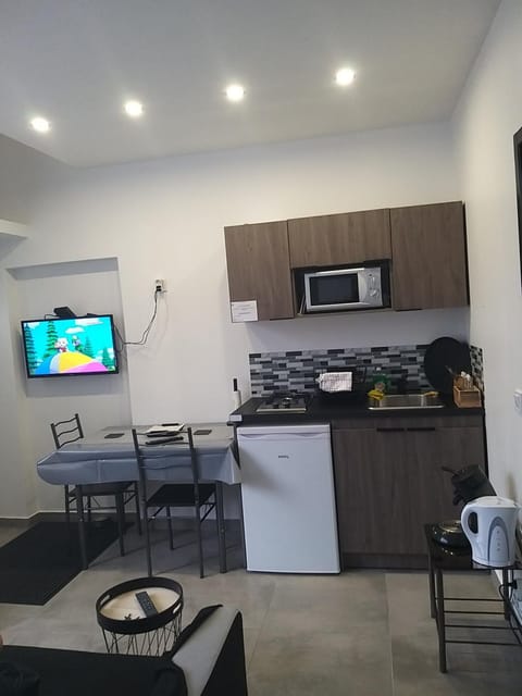 TV and multimedia, Kitchen or kitchenette, Dining area, minibar, stove