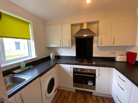 3 bed house with parking near airport Haus in Edinburgh