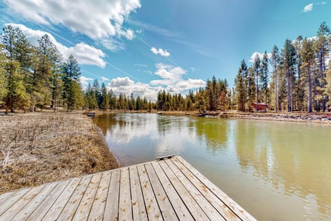 Riverfront Retreat House in Three Rivers