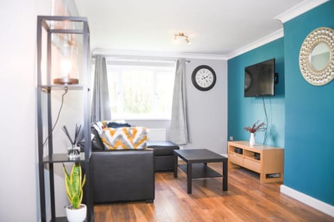 2ndHomeStays -Willenhall-Charming 3-Bedroom Home House in Walsall