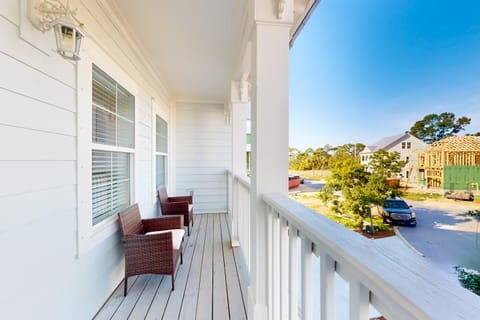 Blue Lagoon House in Upper Grand Lagoon