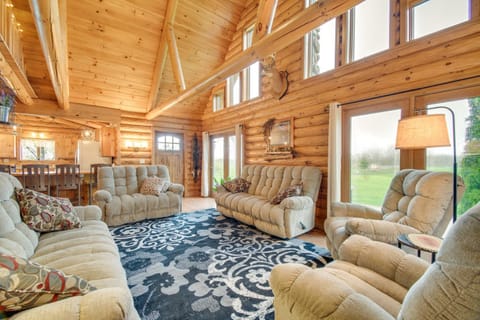 Rural New York Vacation Rental with Deck Haus in Seneca Lake