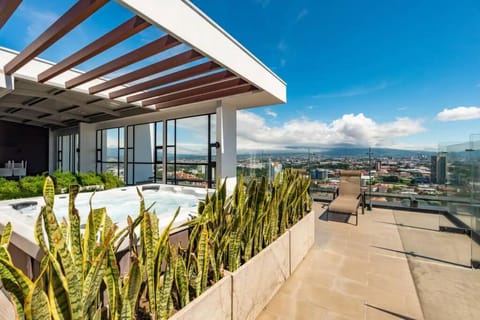 10th Floor & Rooftop Jacuzzi Apartment in San Jose