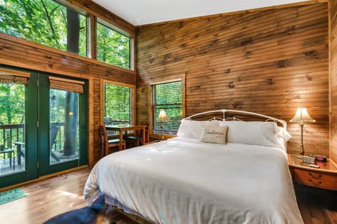 Rivers Edge Treehouses Hôtel in Cheoah