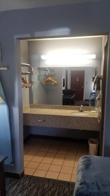 Hotel 2 Queen Beds Room 231 Booking Hot Tub Apartment in Stillwater