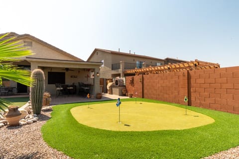 Oasis Villa With Pool, Putting Green & Pool Table Villa in Maricopa