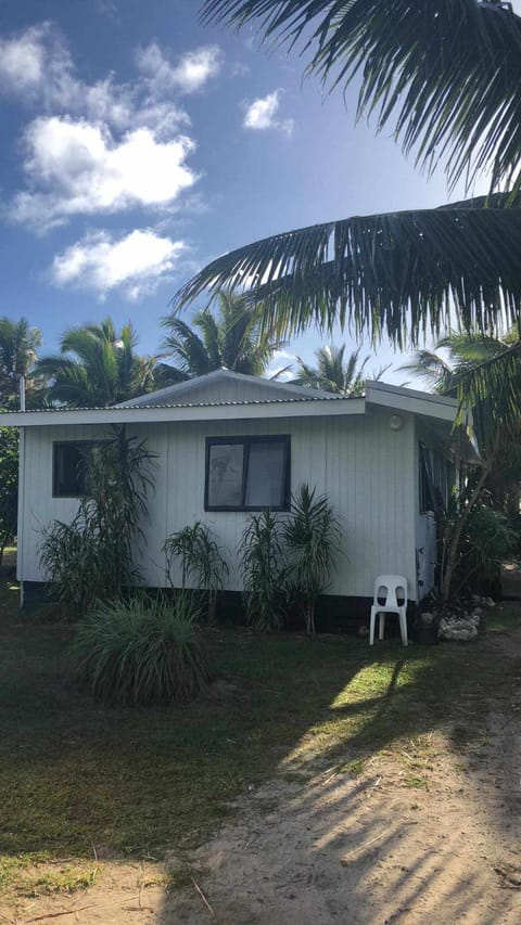 Poppies Beach Bach House in Cook Islands