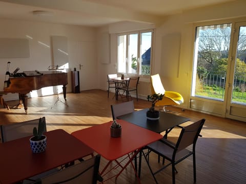 Living room, Dining area, Breakfast