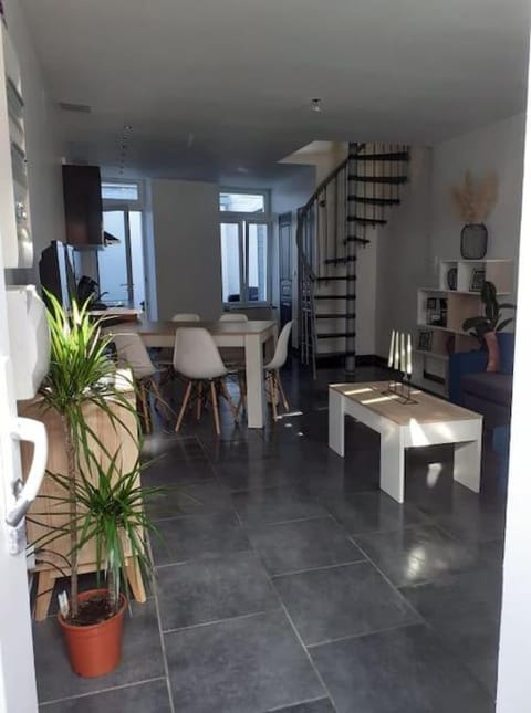 Living room, Dining area