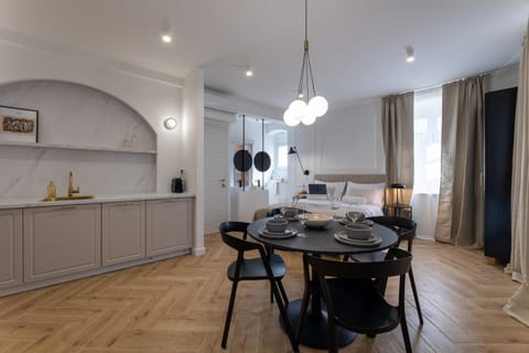 Bed, Kitchen or kitchenette, Photo of the whole room, Dining area, Bedroom