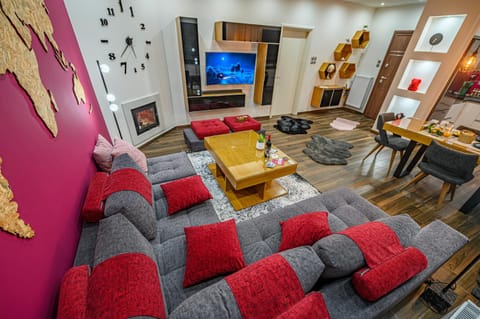 TV and multimedia, Living room, Seating area, Dining area