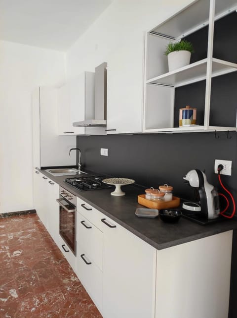 Kitchen or kitchenette, minibar, pet friendly, stove