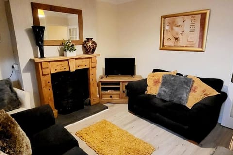 Communal lounge/ TV room, TV and multimedia, Living room, Seating area