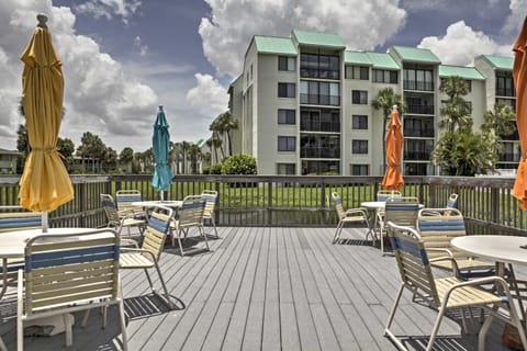 Sunny Ocean Village Beach Condo Community Pool Apartment in Fort Pierce