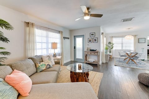 Sunny Sarasota Home with Pool Near Siesta Key Beach! Maison in Gulf Gate Estates