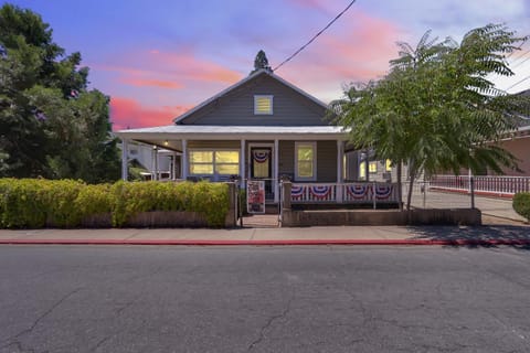 Property building, Facade/entrance, Sunset