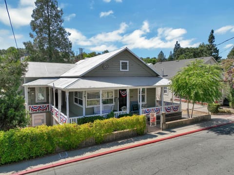 Spacious Downtown Jackson Retreat- Historic Hangout House in Calaveras County