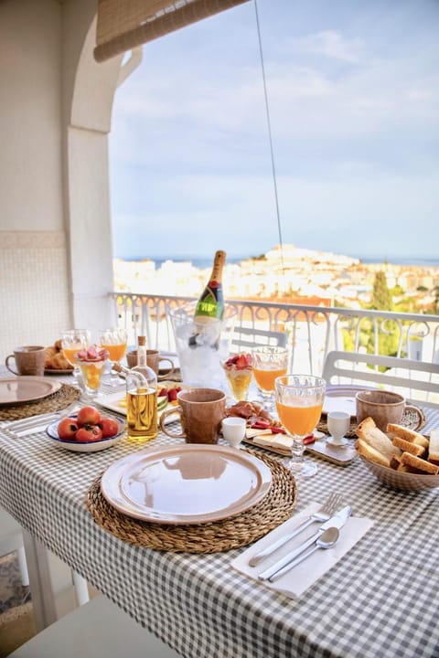 Natural landscape, View (from property/room), Sea view, Breakfast, Lunch, Drinks