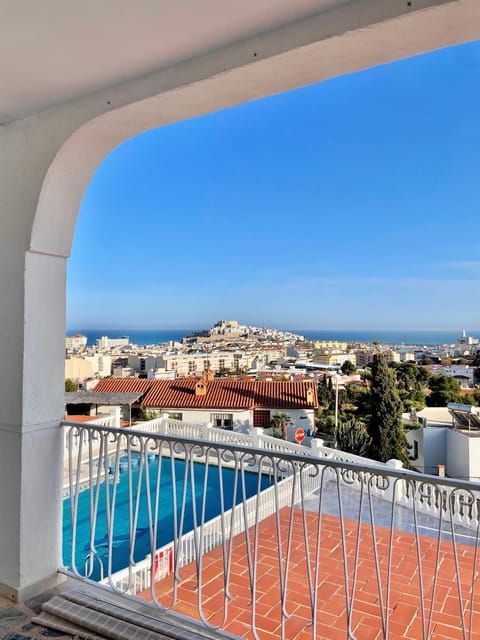 View (from property/room), Sea view, Swimming pool