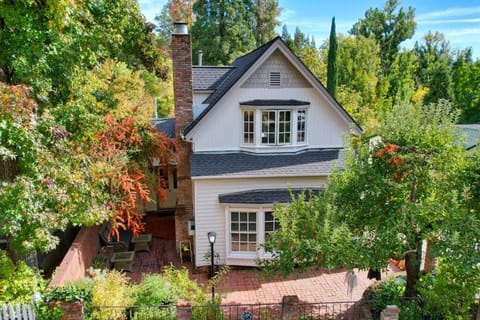 Beautiful Downtown Home Maison in Nevada City