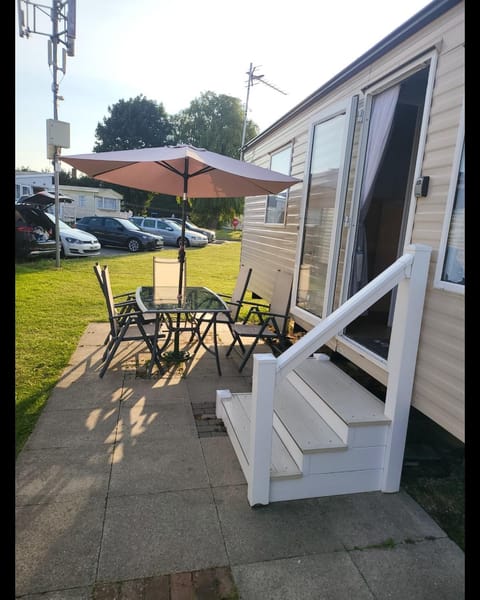 Vacation Escape - Valley Farm -Clacton-on-sea - Holiday Park Campground/ 
RV Resort in Clacton-on-Sea