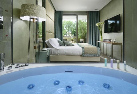 Hot tub