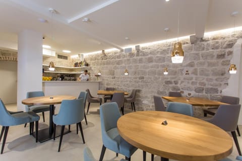 Bar/lounge