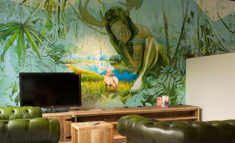 Shared lounge/TV area