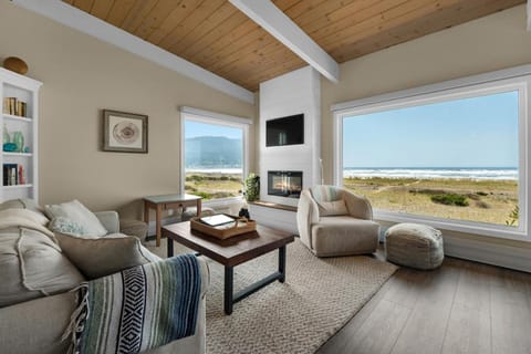 Shared lounge/TV area