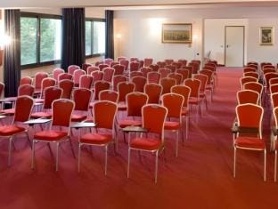 Meeting room(s)