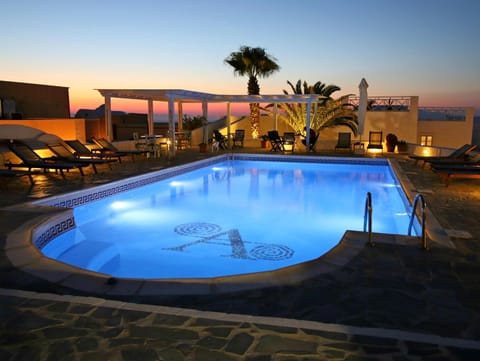 Swimming pool [outdoor]