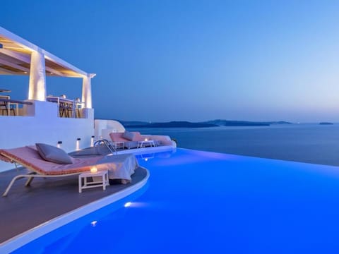 Swimming pool [outdoor]