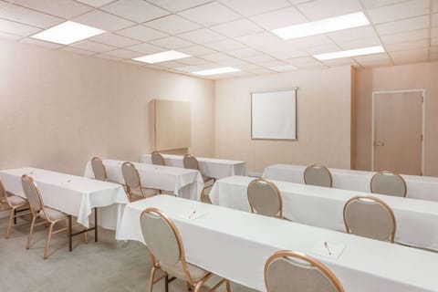 Meeting room(s)