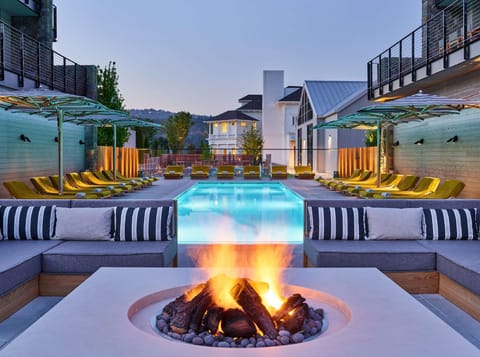 Swimming pool