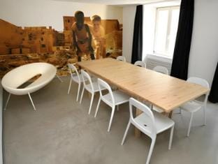 Meeting room(s)